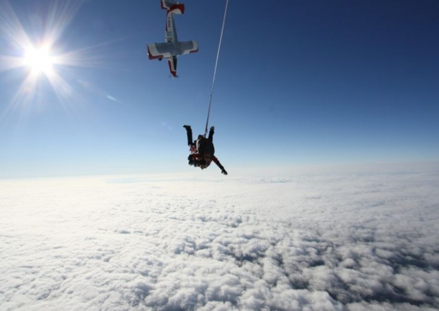 Tener la cabeza en las nubes 